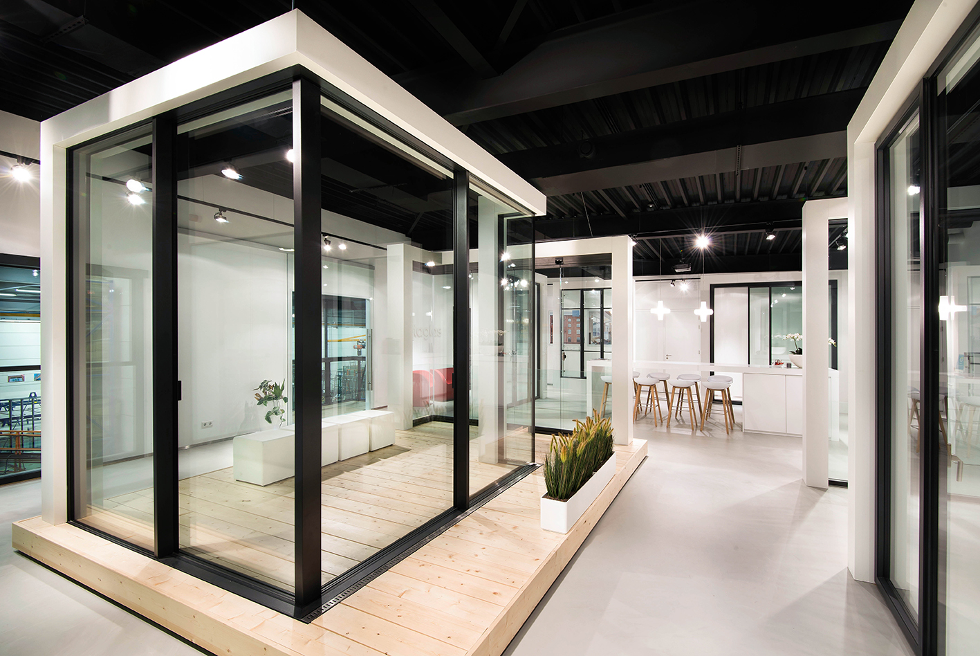 Corporate interior - showroom for Metaglas.
