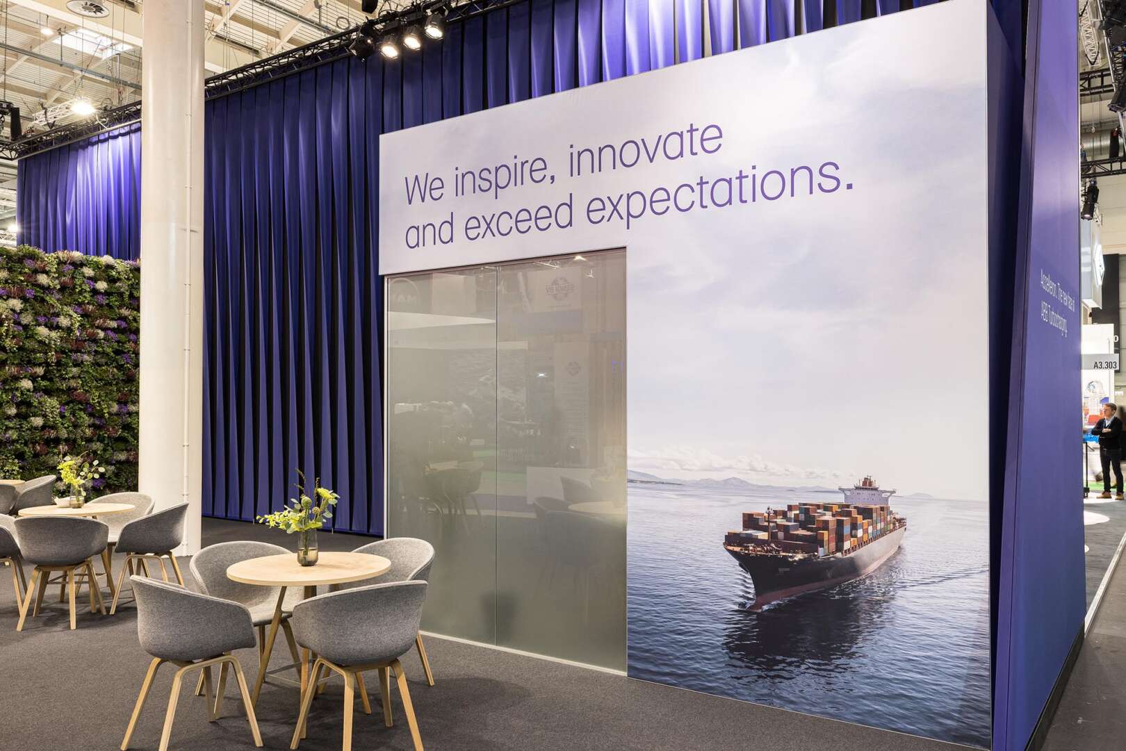 Exhibition Stand for Accelleron at the SMM Trade Show. Design and Standbuilding by Eldee Expo Experts.